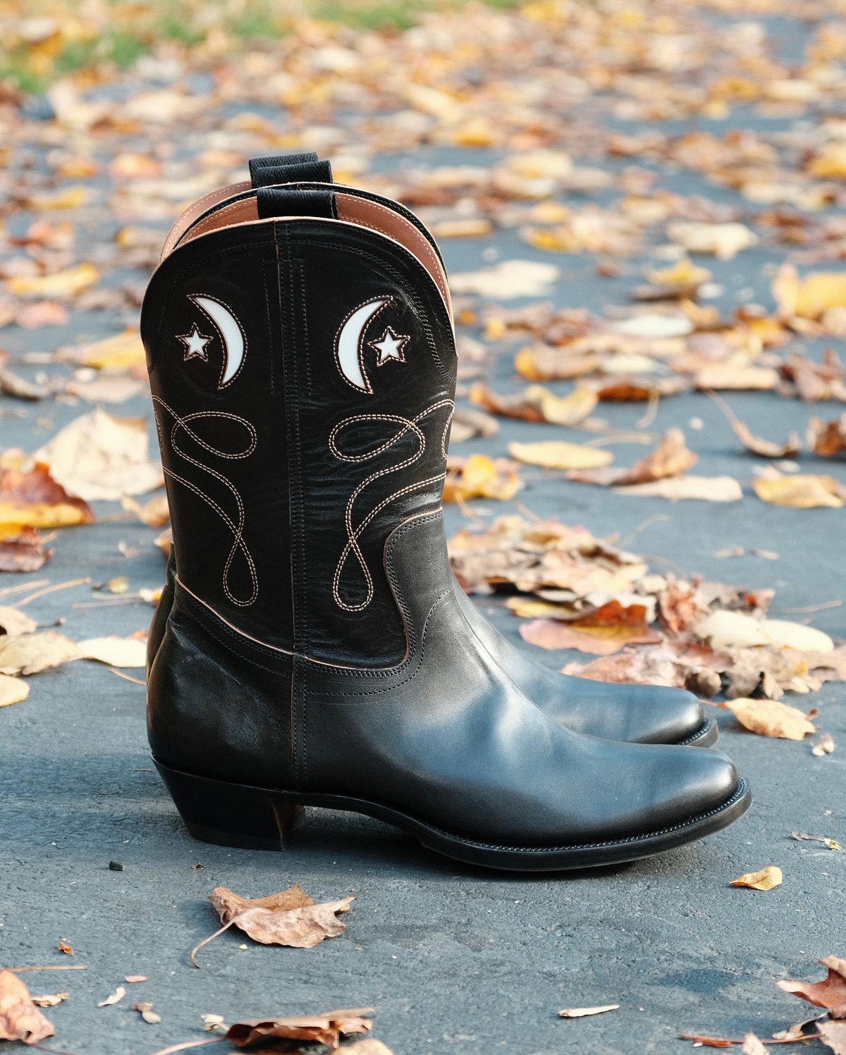 Photo by fr on November 2, 2023 of the Clinch Cowboy Boots in Black-Overdyed Horsebutt.