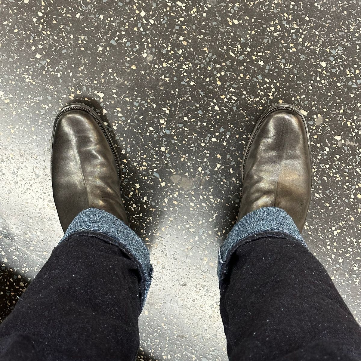 Photo by fr on November 5, 2023 of the Clinch Cowboy Boots in Black-Overdyed Horsebutt.