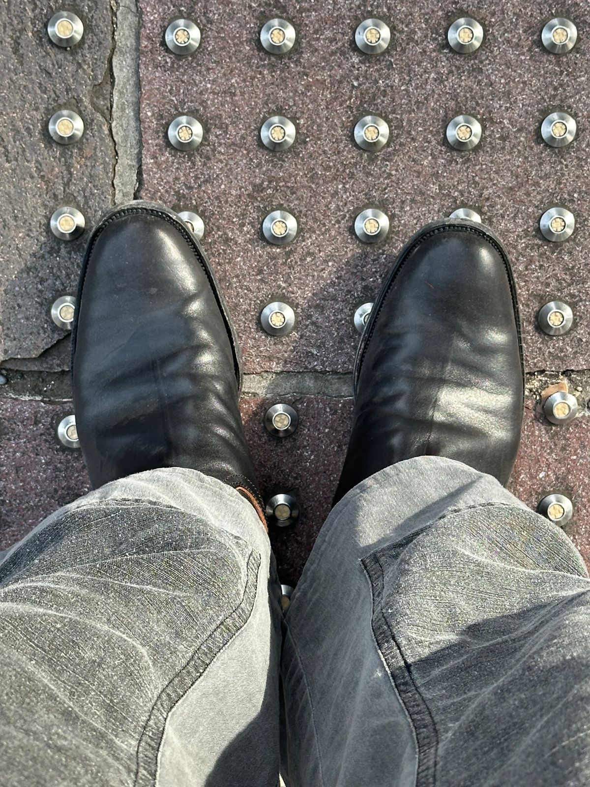 Photo by fr on April 2, 2024 of the Clinch Cowboy Boots in Black-Overdyed Horsebutt.