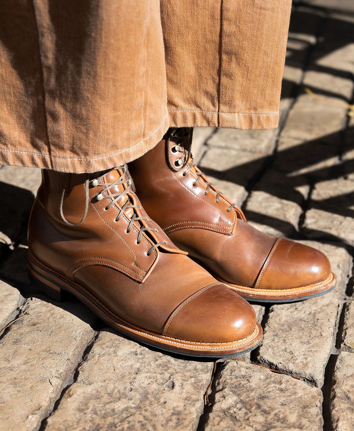 Photo by Emdashes on October 21, 2022 of the Viberg Halkett in Horween Bourbon Shell Cordovan.