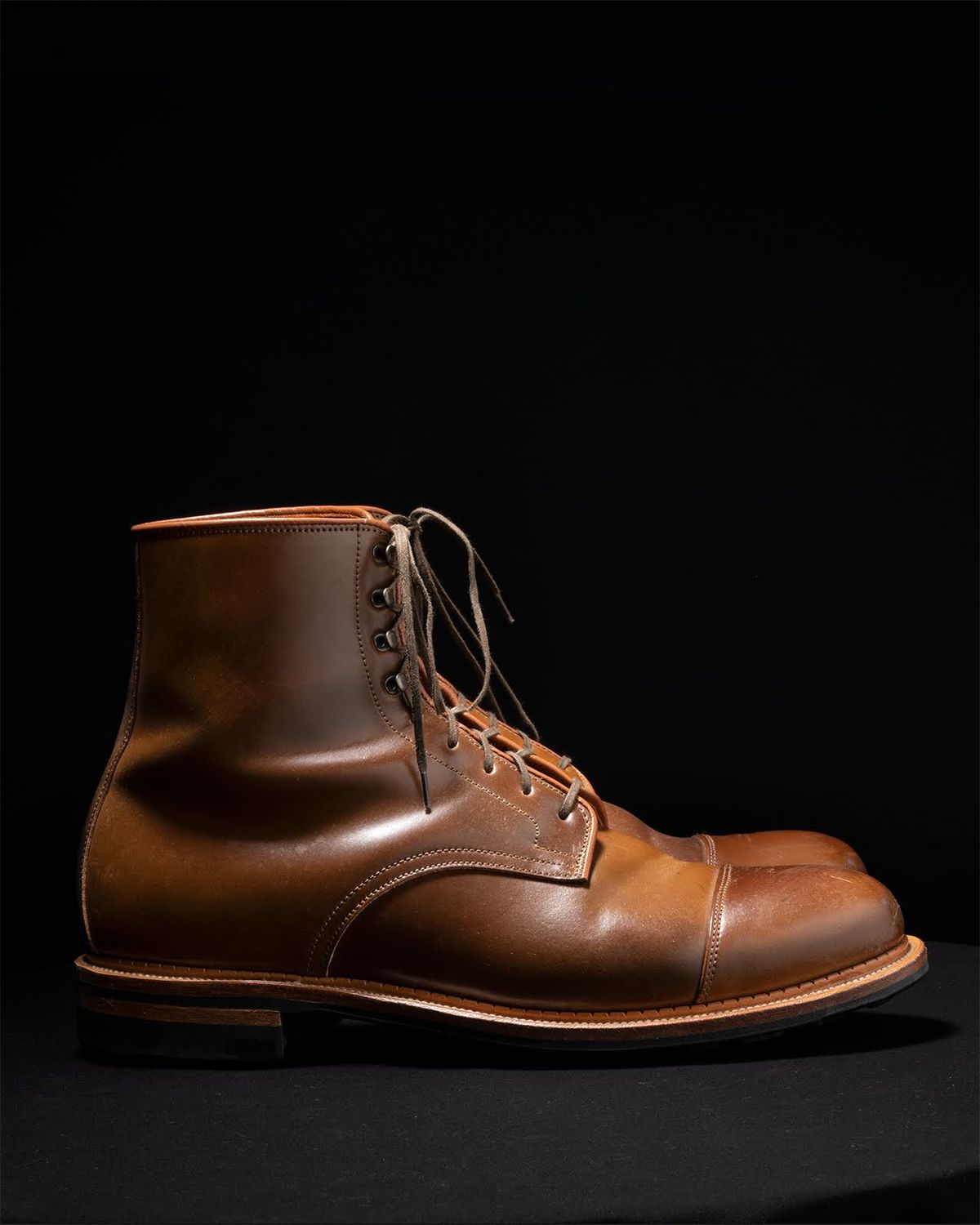 Photo by Emdashes on November 4, 2022 of the Viberg Halkett in Horween Bourbon Shell Cordovan.