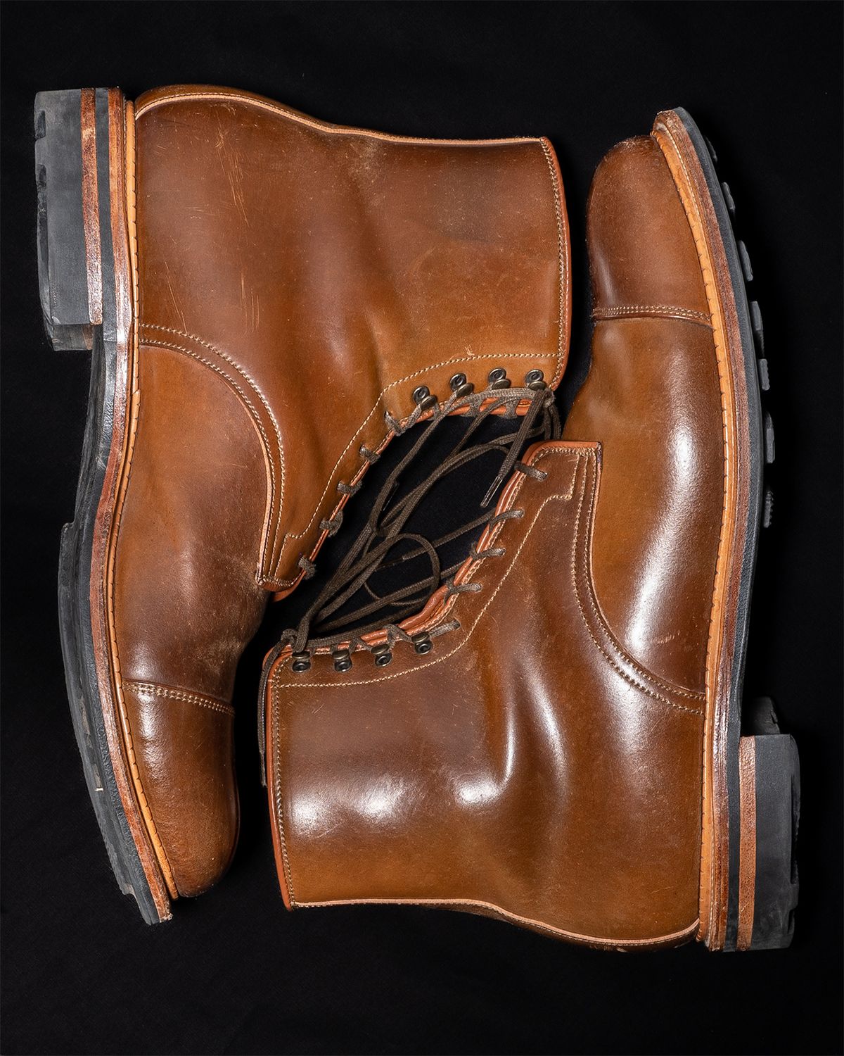 Photo by Emdashes on December 3, 2022 of the Viberg Halkett in Horween Bourbon Shell Cordovan.