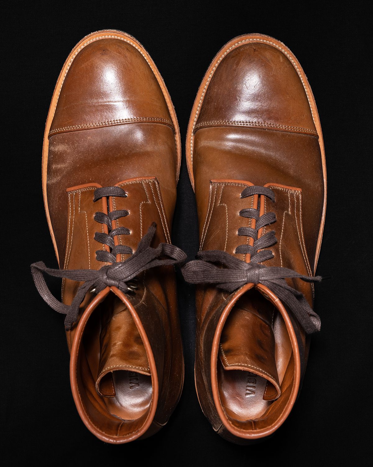 Photo by Emdashes on January 5, 2023 of the Viberg Halkett in Horween Bourbon Shell Cordovan.