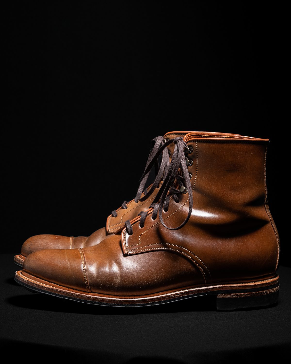 Photo by Emdashes on February 4, 2023 of the Viberg Halkett in Horween Bourbon Shell Cordovan.
