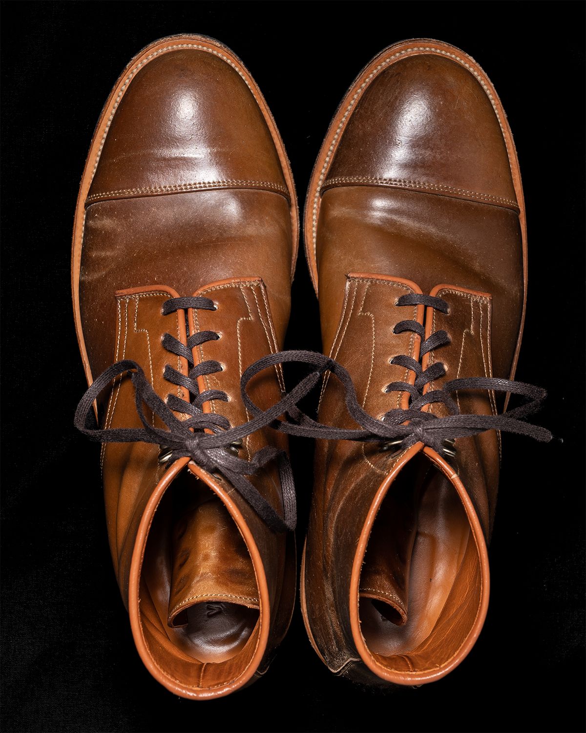 Photo by Emdashes on February 4, 2023 of the Viberg Halkett in Horween Bourbon Shell Cordovan.