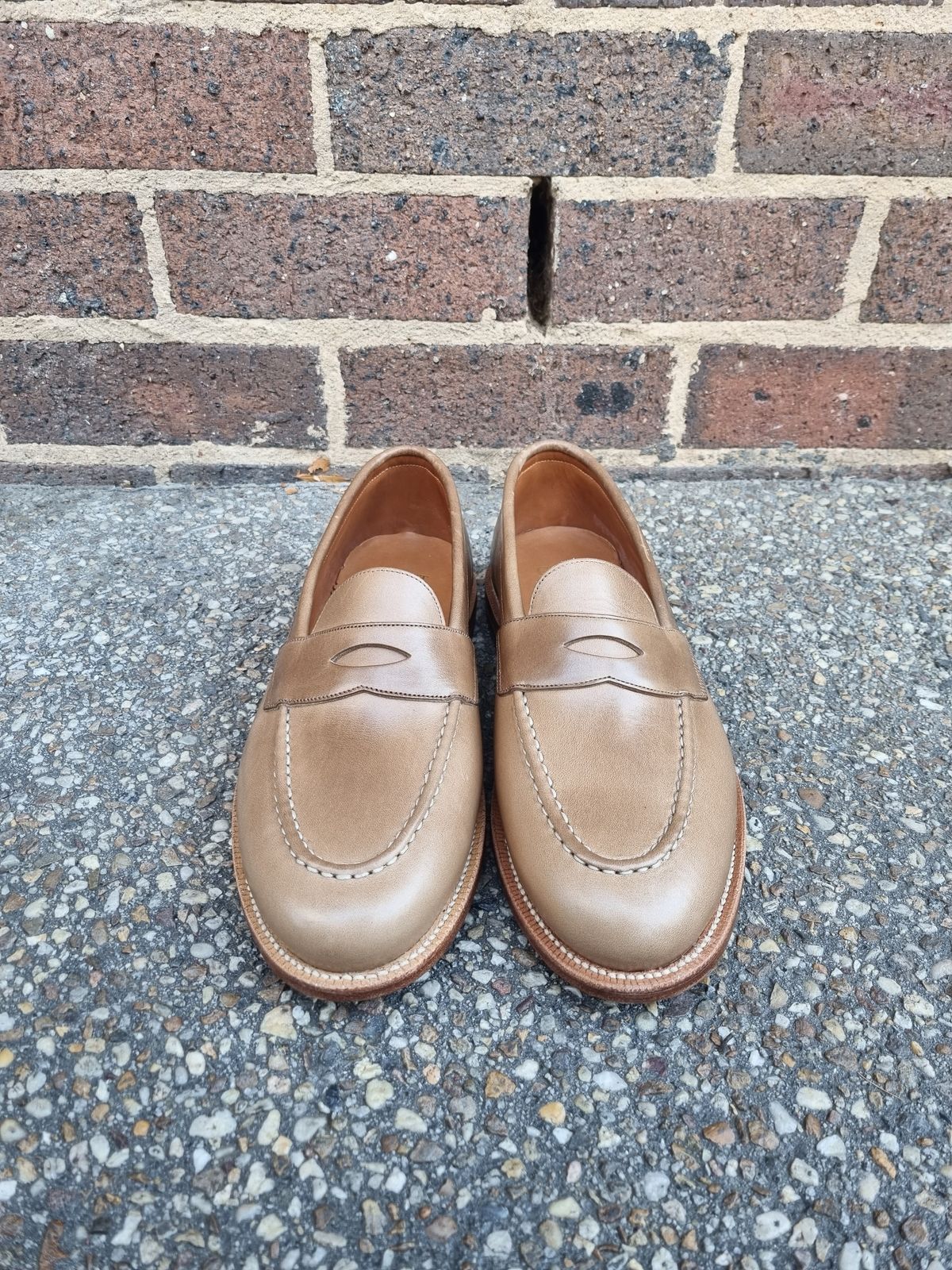 Photo by BoonyBooty on October 1, 2022 of the Grant Stone Traveler Penny in Horween Dune Chromexcel.