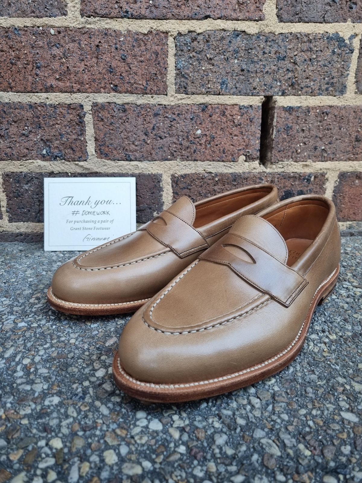 Photo by BoonyBooty on October 1, 2022 of the Grant Stone Traveler Penny in Horween Dune Chromexcel.