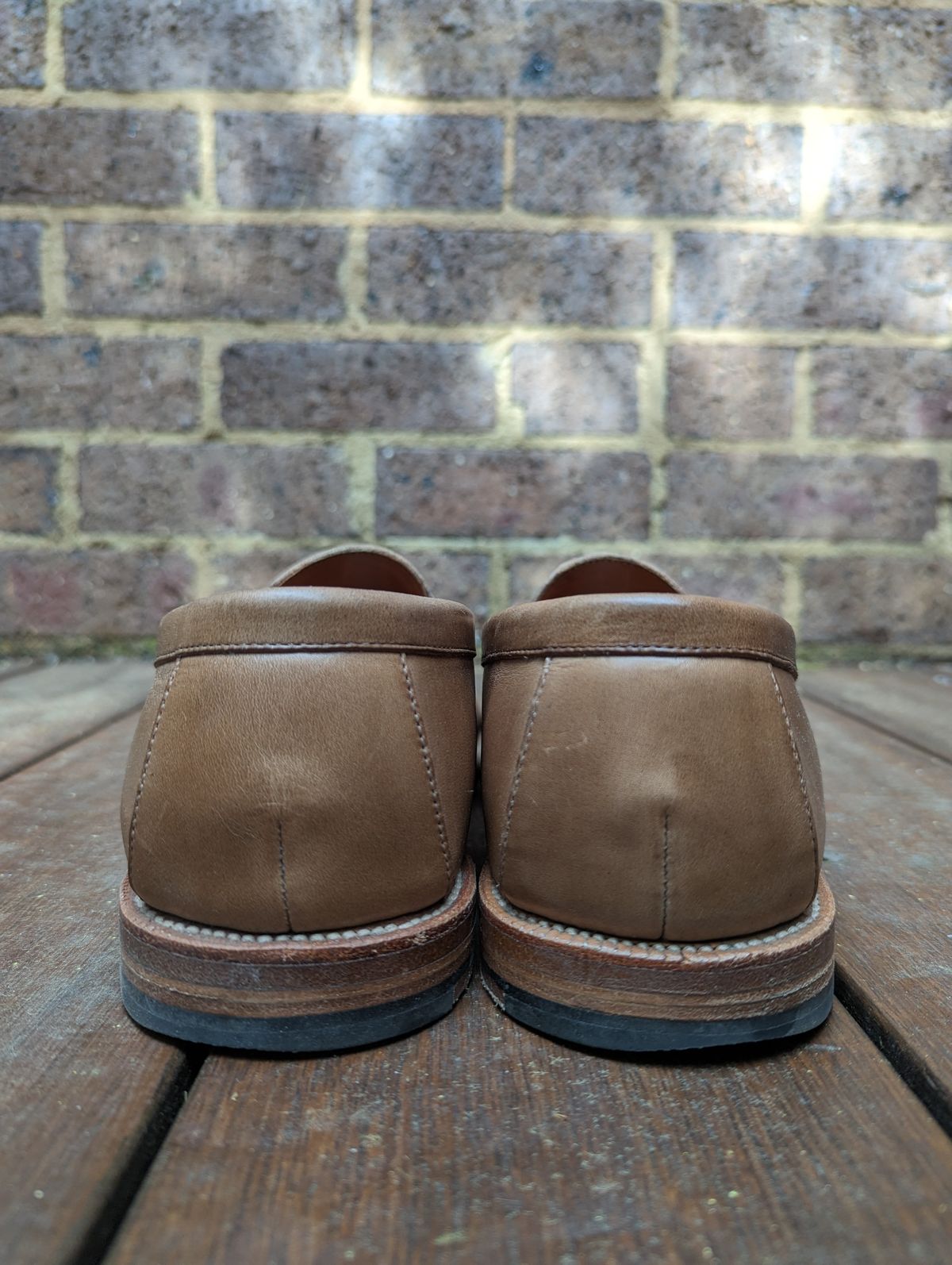 Photo by BoonyBooty on November 5, 2022 of the Grant Stone Traveler Penny in Horween Dune Chromexcel.