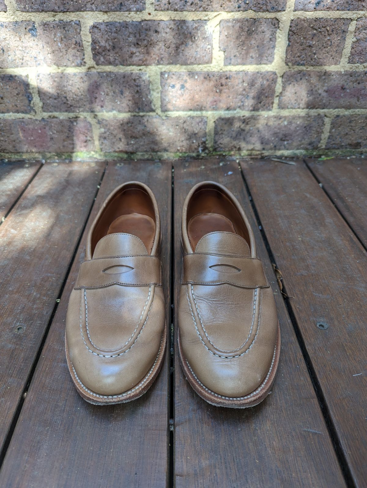 Photo by BoonyBooty on November 5, 2022 of the Grant Stone Traveler Penny in Horween Dune Chromexcel.