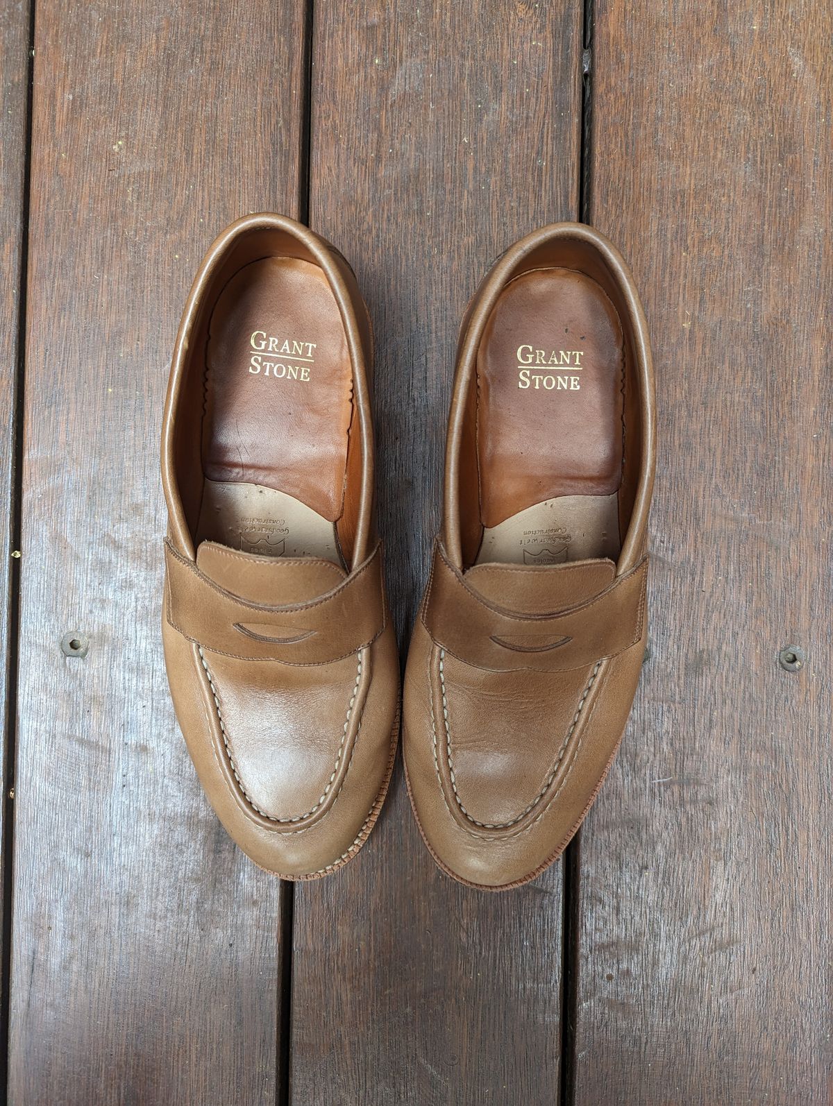 Photo by BoonyBooty on November 5, 2022 of the Grant Stone Traveler Penny in Horween Dune Chromexcel.