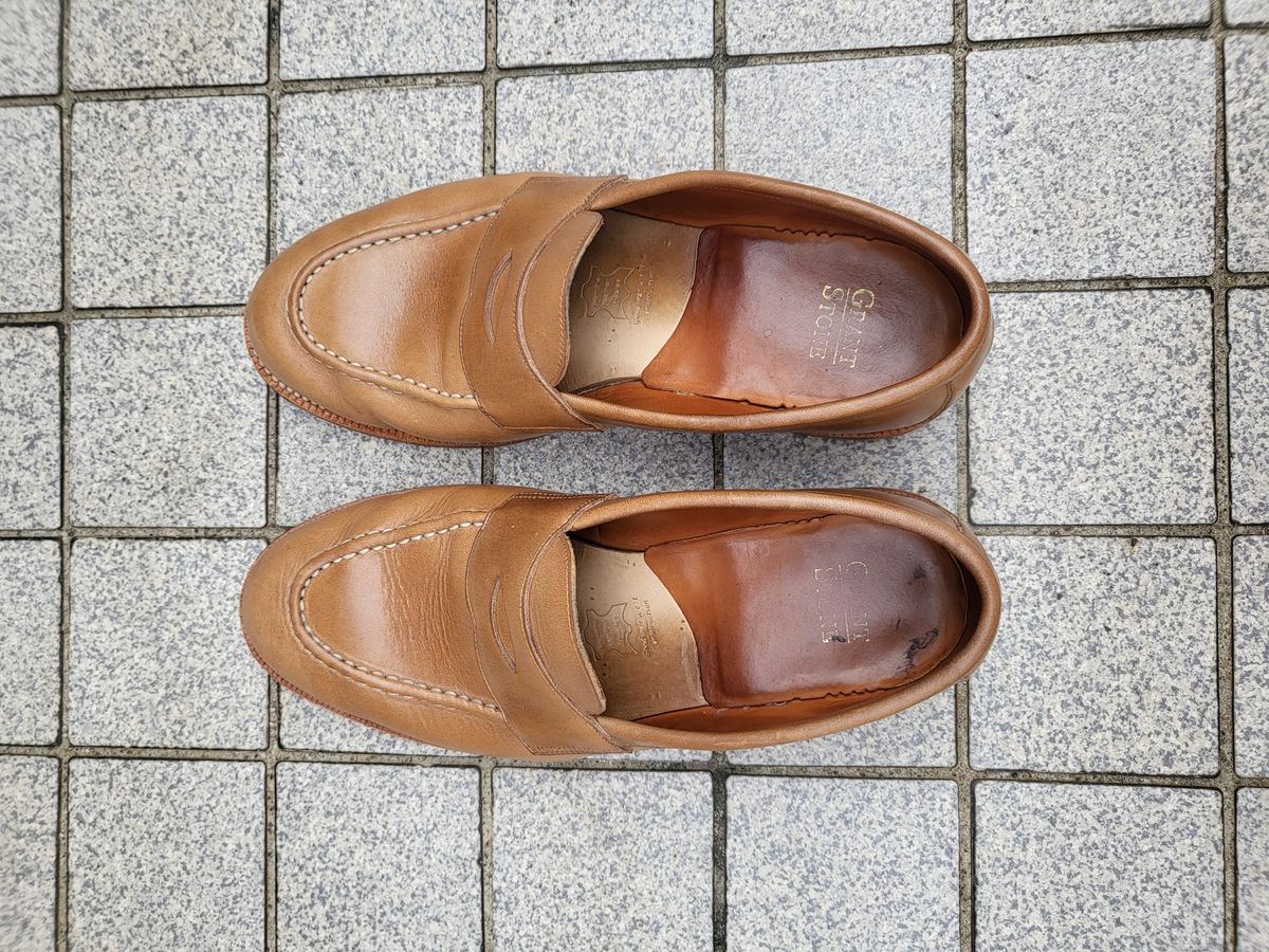 Photo by BoonyBooty on December 3, 2022 of the Grant Stone Traveler Penny in Horween Dune Chromexcel.