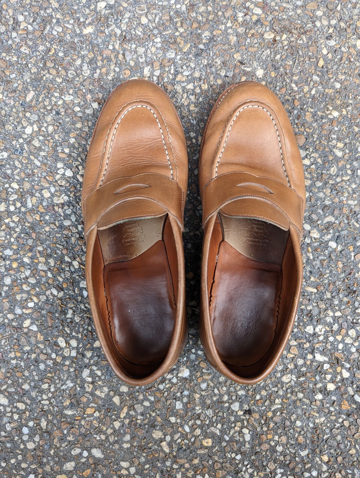 Photo by BoonyBooty on March 4, 2023 of the Grant Stone Traveler Penny in Horween Dune Chromexcel.