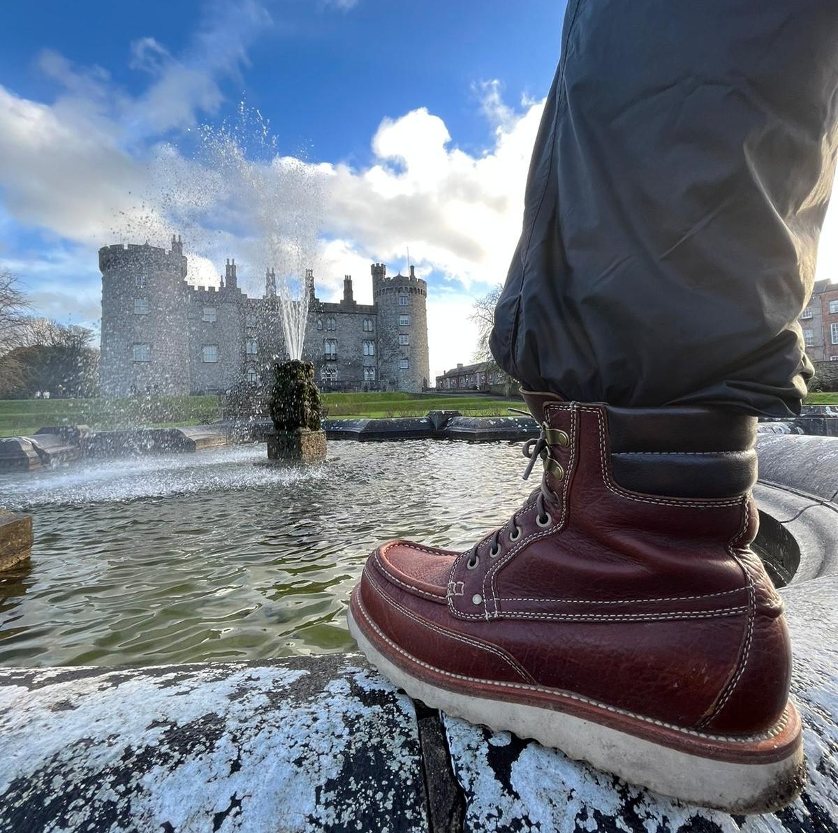 Photo by TiffTV on December 30, 2022 of the Grant Stone Field Boot in Seidel Walnut Bison.
