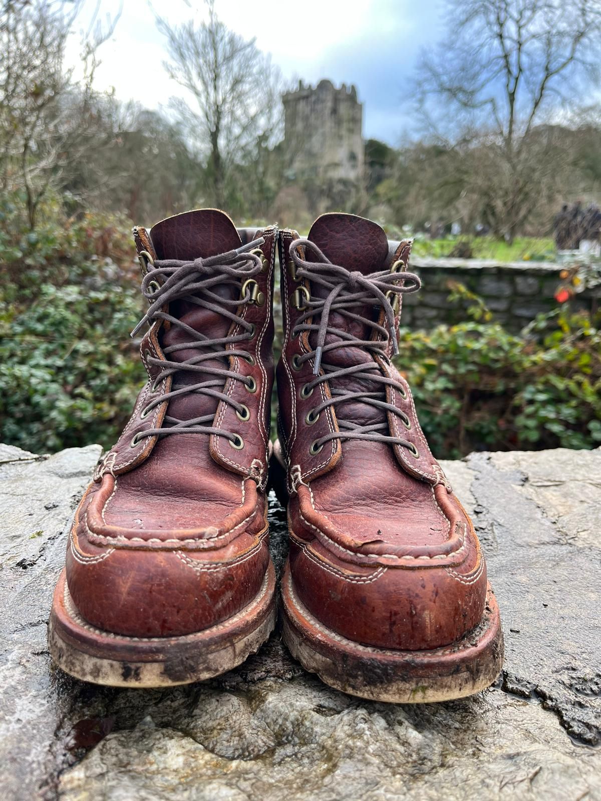 Photo by TiffTV on January 1, 2023 of the Grant Stone Field Boot in Seidel Walnut Bison.