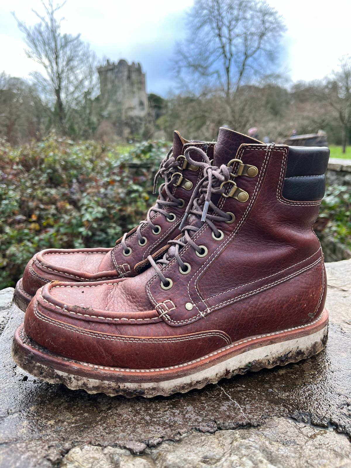 Photo by TiffTV on January 1, 2023 of the Grant Stone Field Boot in Seidel Walnut Bison.