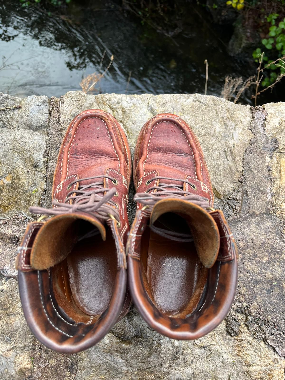 Photo by TiffTV on January 1, 2023 of the Grant Stone Field Boot in Seidel Walnut Bison.
