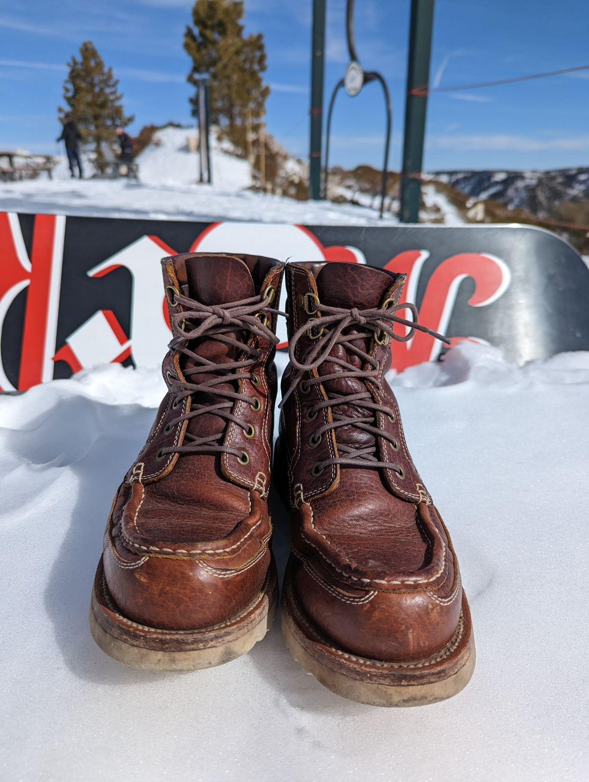 Photo by TiffTV on February 4, 2023 of the Grant Stone Field Boot in Seidel Walnut Bison.