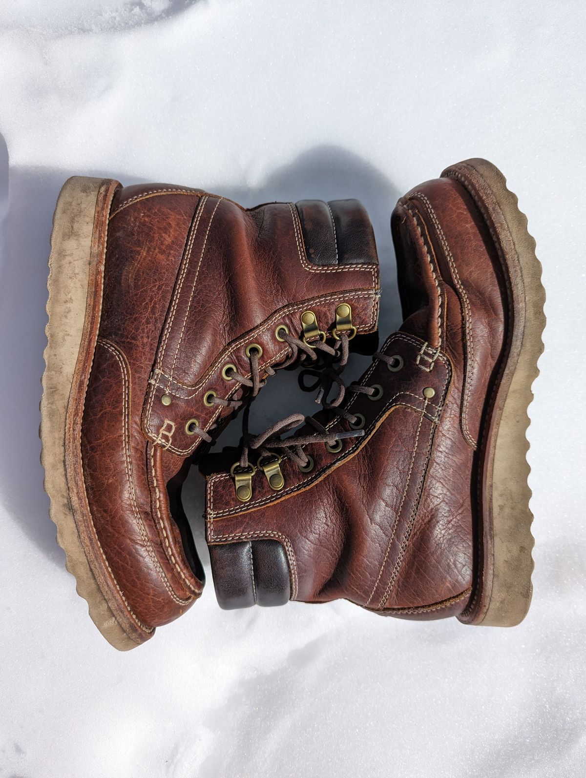 Photo by TiffTV on February 4, 2023 of the Grant Stone Field Boot in Seidel Walnut Bison.