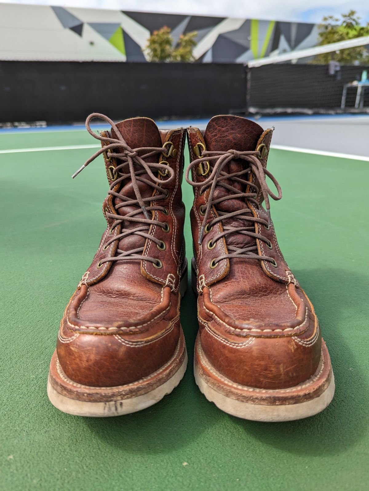 Photo by TiffTV on March 4, 2023 of the Grant Stone Field Boot in Seidel Walnut Bison.