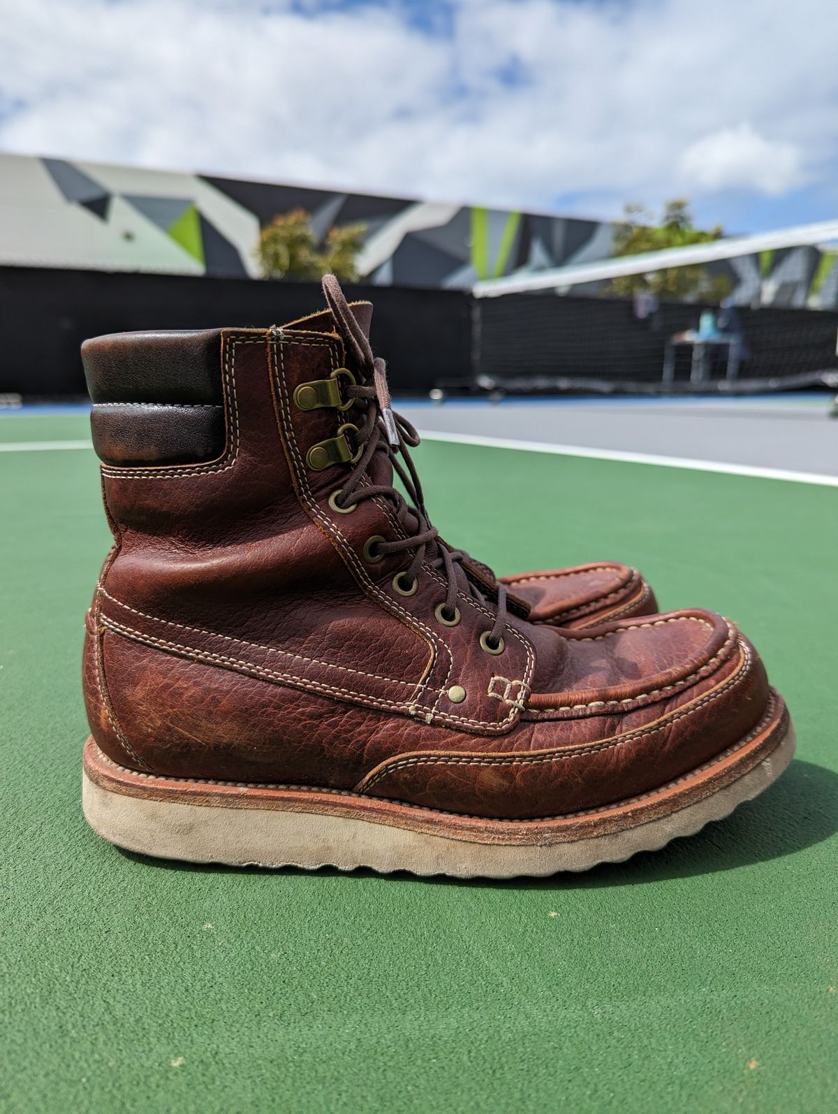 Photo by TiffTV on March 4, 2023 of the Grant Stone Field Boot in Seidel Walnut Bison.