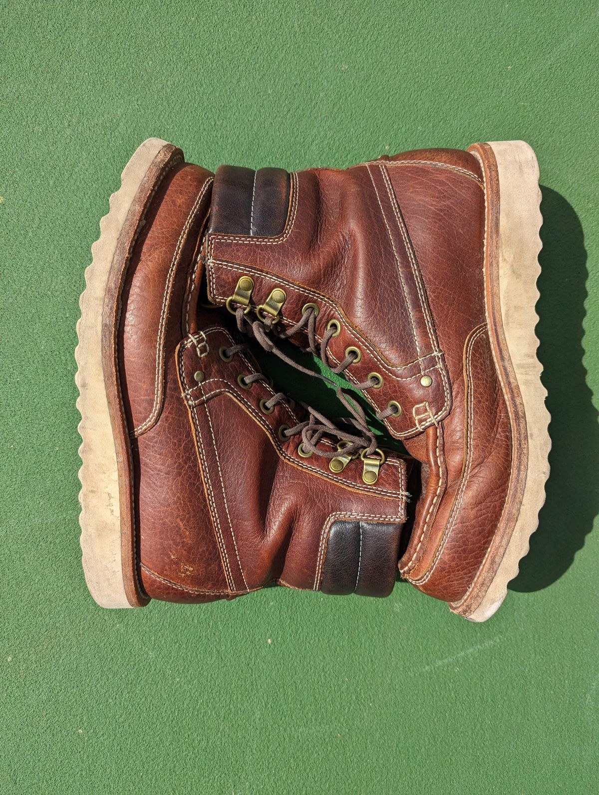 Photo by TiffTV on March 4, 2023 of the Grant Stone Field Boot in Seidel Walnut Bison.