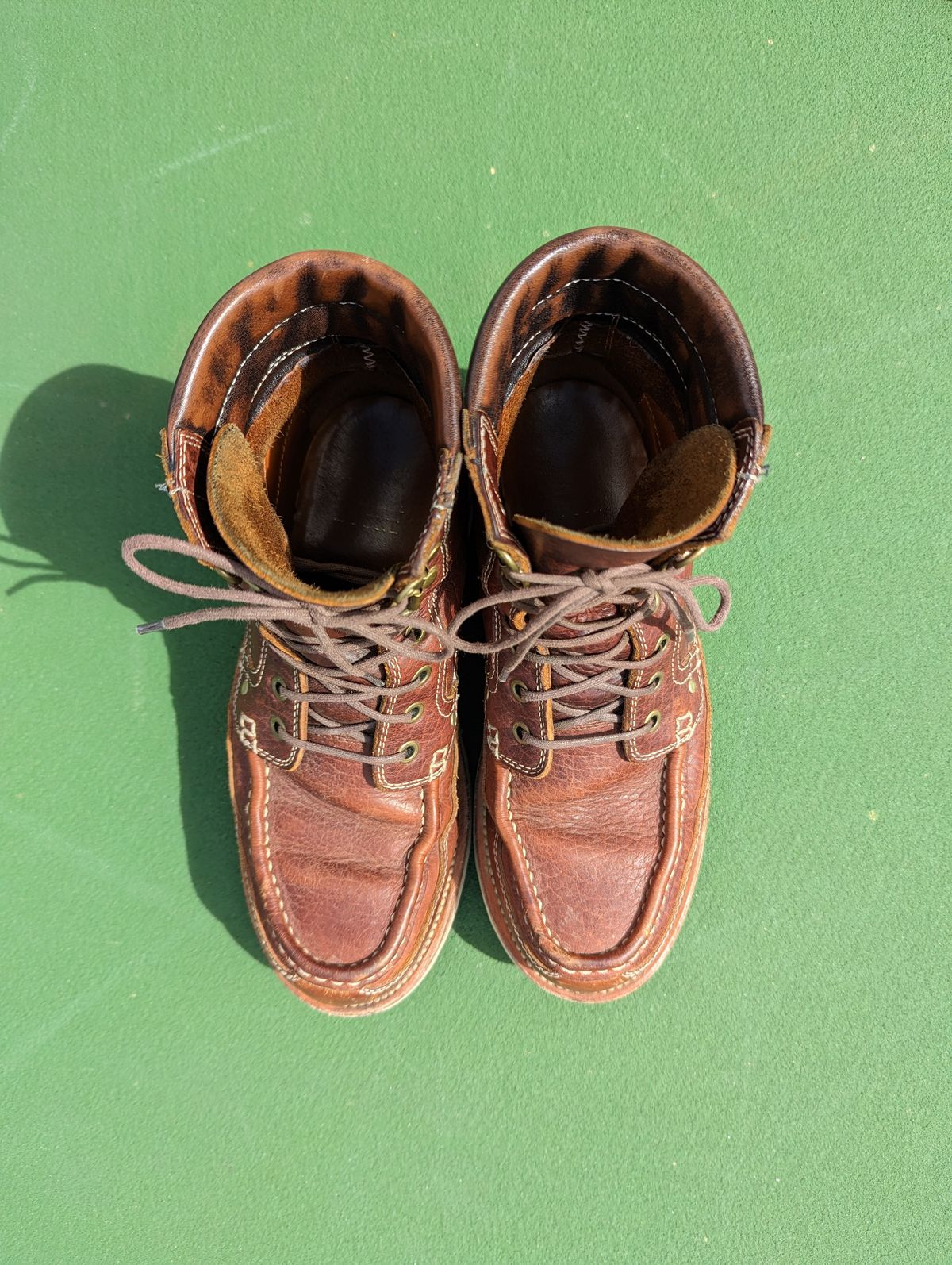 Photo by TiffTV on March 4, 2023 of the Grant Stone Field Boot in Seidel Walnut Bison.