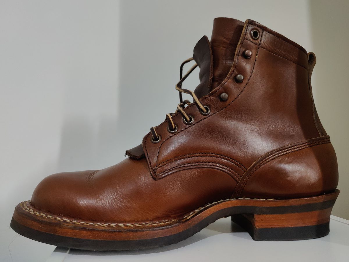 Photo by init on July 5, 2022 of the White's 350 Cruiser in Horween British Tan Chromexcel.