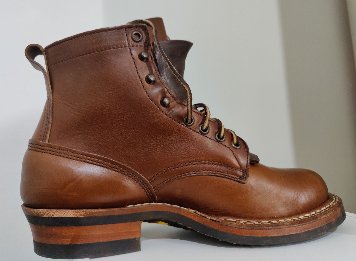 Photo by init on July 5, 2022 of the White's 350 Cruiser in Horween British Tan Chromexcel.