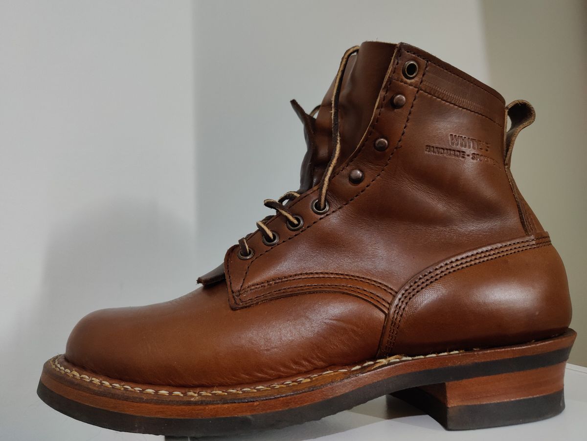 Photo by init on July 5, 2022 of the White's 350 Cruiser in Horween British Tan Chromexcel.