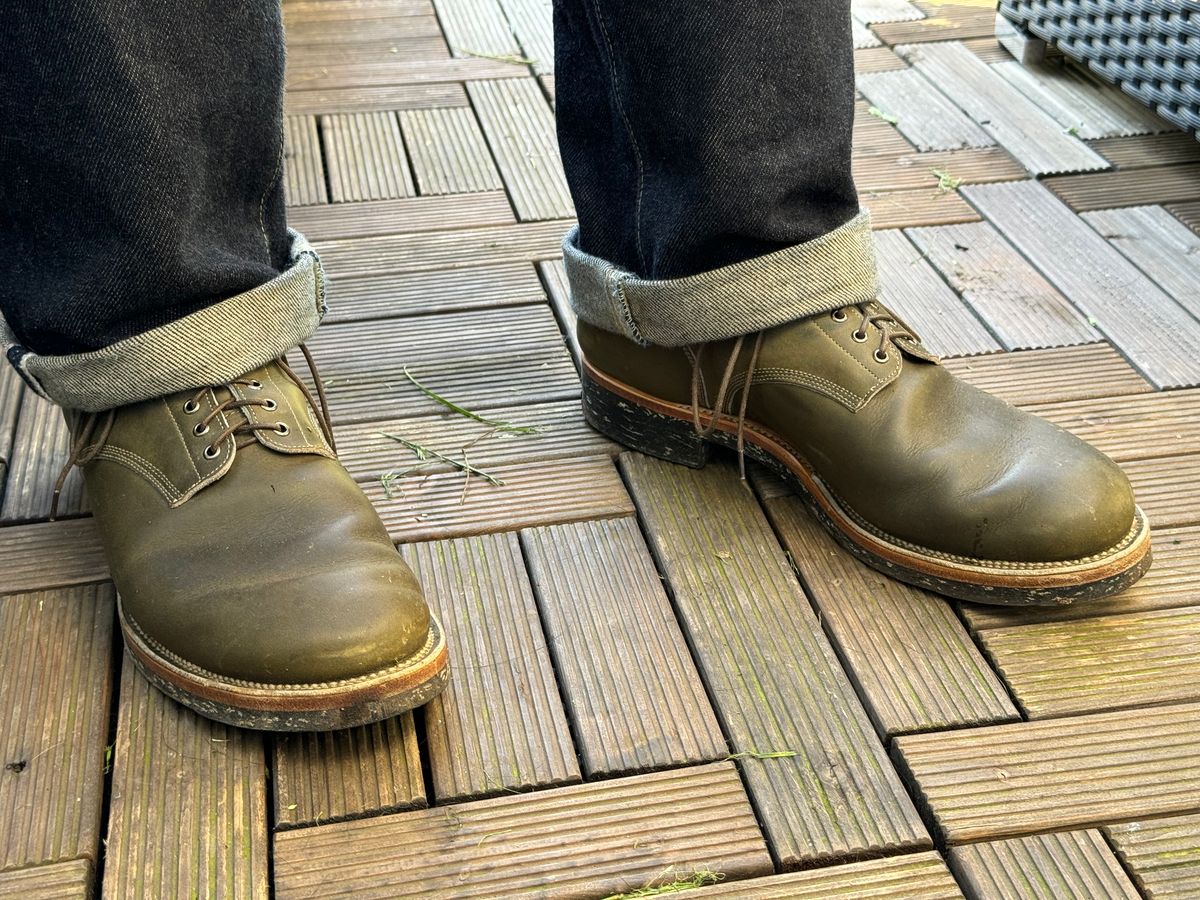 Photo by init on October 27, 2024 of the Viberg N1 in Horween Olive Chromepak.