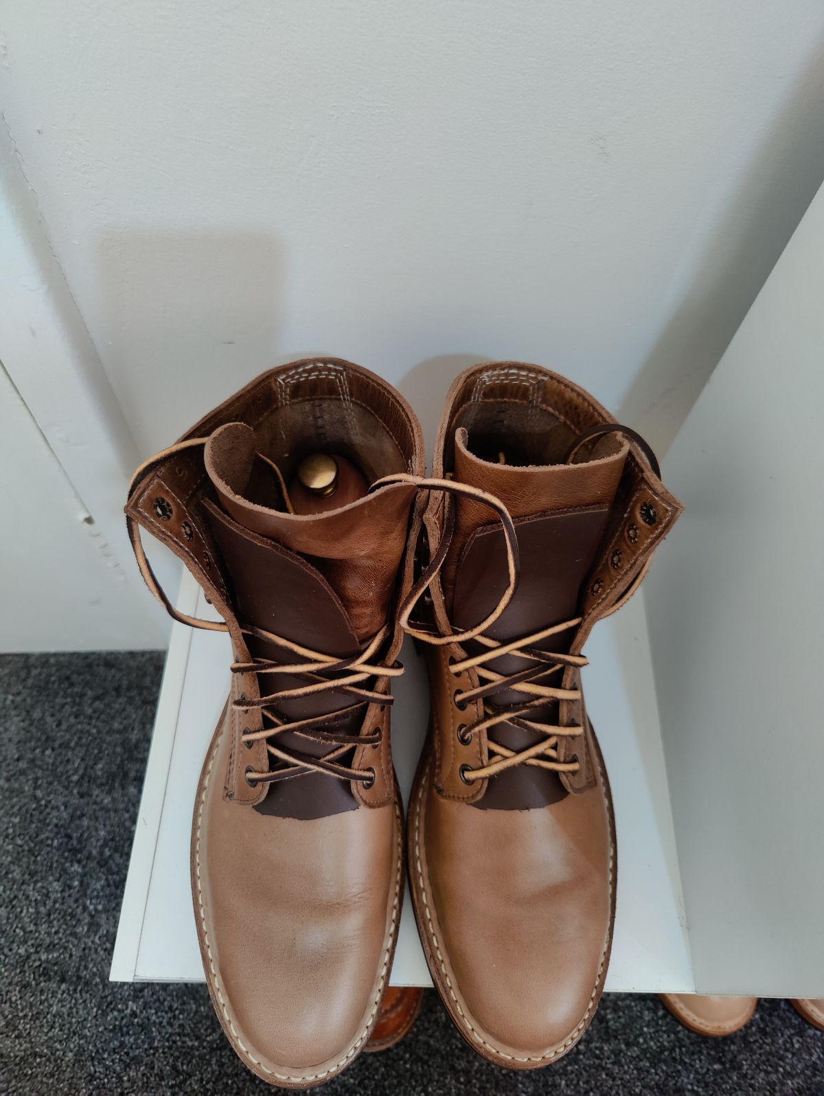 Photo by init on June 15, 2022 of the White's MP-M1 in Horween Natural Chromexcel.