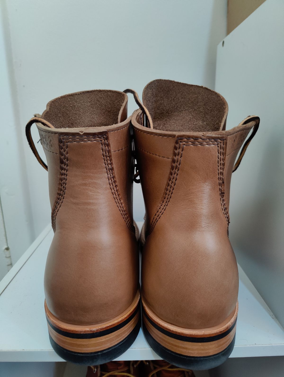 Photo by init on June 15, 2022 of the White's MP-M1 in Horween Natural Chromexcel.