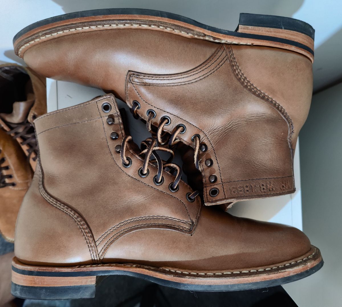 Photo by init on August 16, 2022 of the White's MP-M1 in Horween Natural Chromexcel.