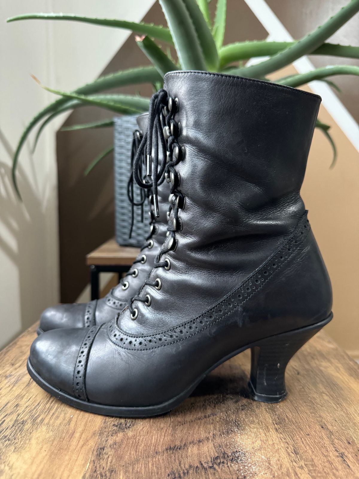 Photo by init on January 4, 2024 of the Stockerpoint Stiefel 4490 Handmade in Unknown Leather.