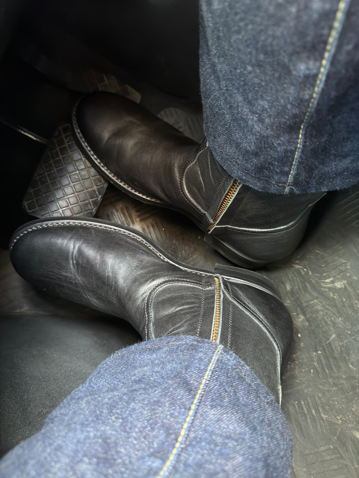 Photo by init on September 21, 2024 of the Addict Boots AB-05 Zip Western Boots in Black Dye-Finished Horsehide.