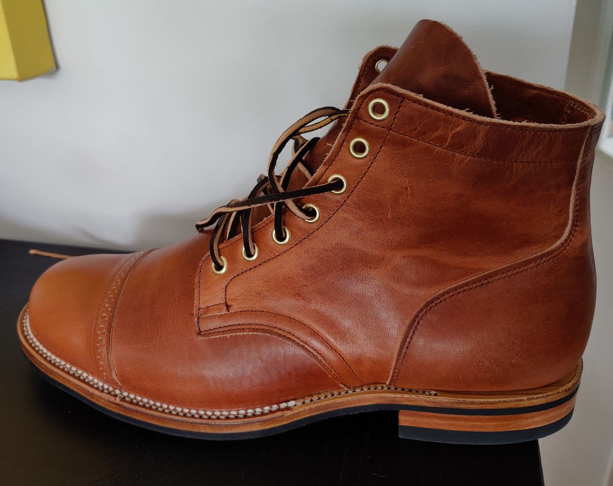 Photo by init on September 28, 2022 of the Viberg Service Boot in Horween Spice Dublin.