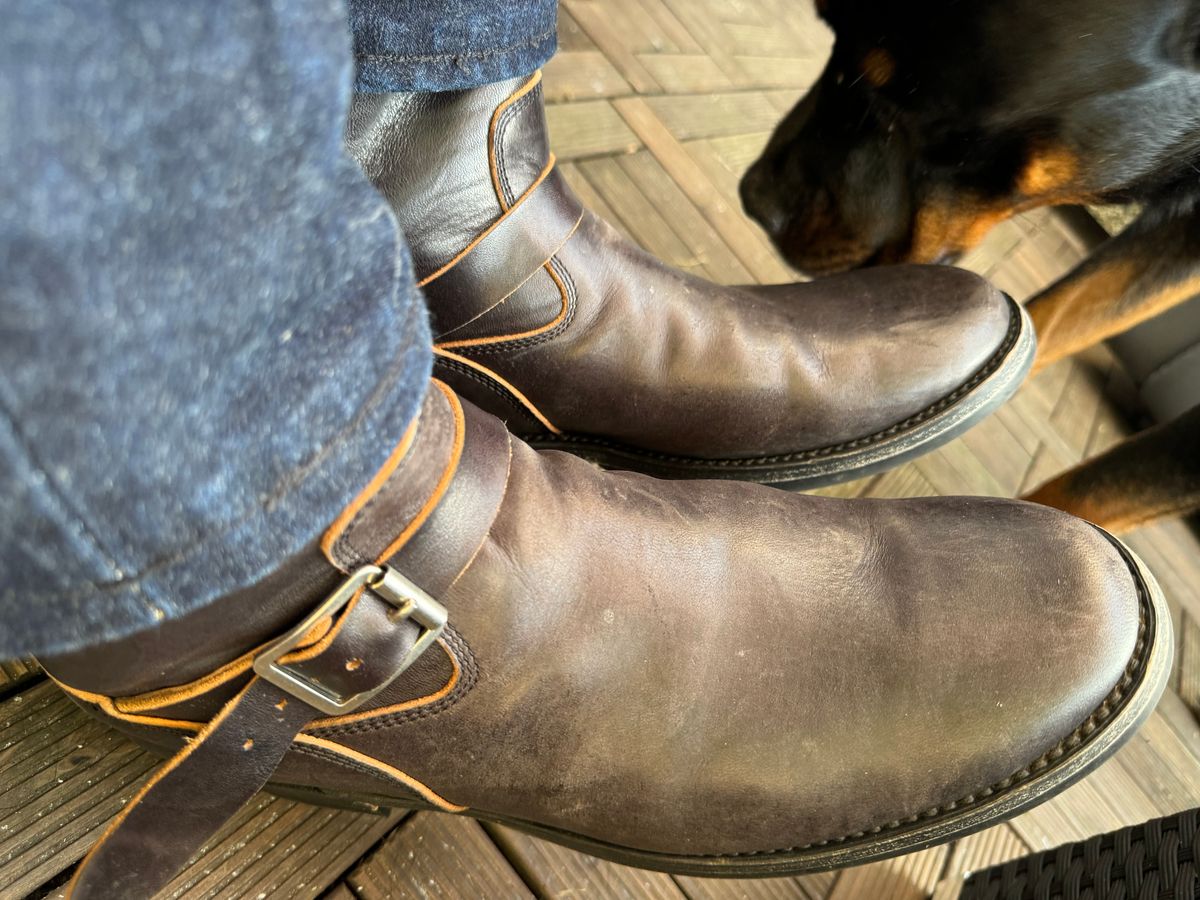 Photo by init on November 14, 2024 of the Addict Boots AB-01 Engineer Boots in Black Dye-Finished Horsehide.