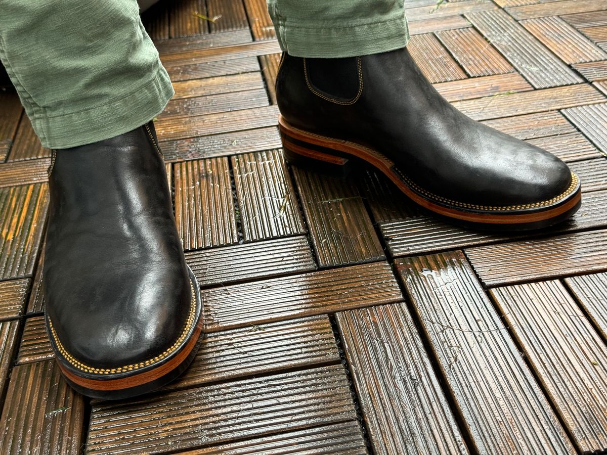 Photo by init on October 28, 2024 of the Fortis Boots Wholecut Chelsea in Maryam Black Horsebutt.