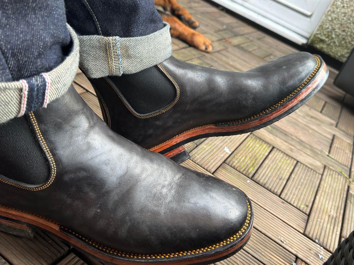Photo by init on October 29, 2024 of the Fortis Boots Wholecut Chelsea in Maryam Black Horsebutt.