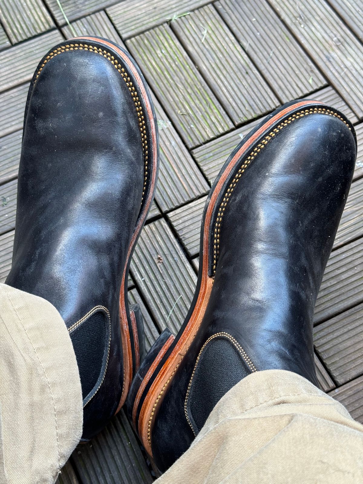 Photo by init on October 31, 2024 of the Fortis Boots Wholecut Chelsea in Maryam Black Horsebutt.