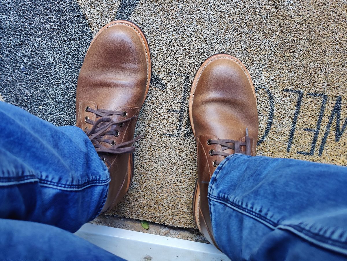 Photo by init on June 10, 2022 of the Oak Street Bootmakers Trench Boot in Horween Natural Waxed Flesh.