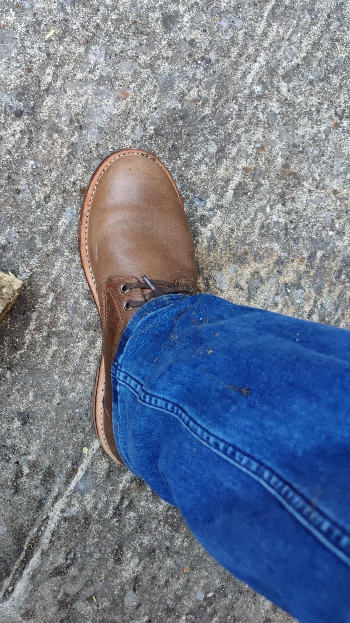 Photo by init on June 14, 2022 of the Oak Street Bootmakers Trench Boot in Horween Natural Waxed Flesh.