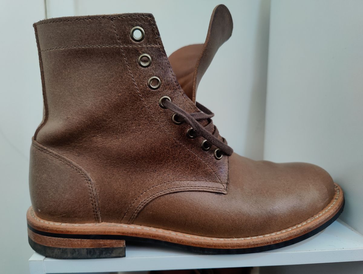 Photo by init on June 15, 2022 of the Oak Street Bootmakers Trench Boot in Horween Natural Waxed Flesh.