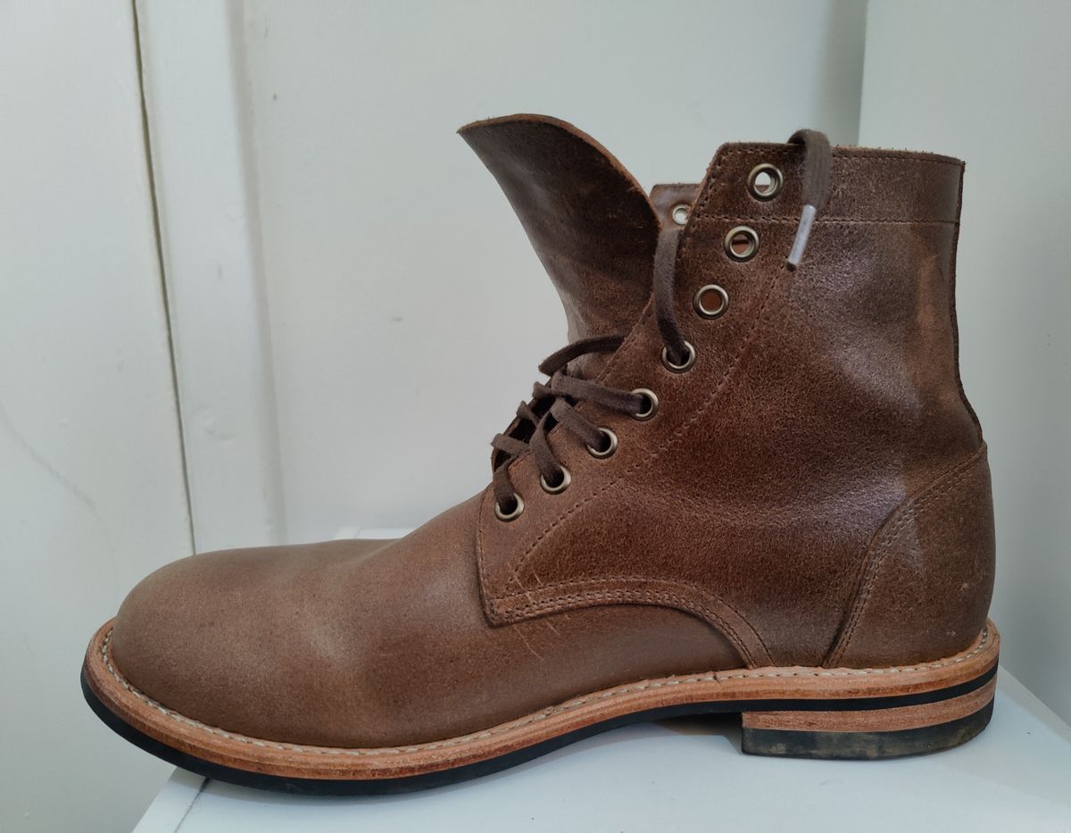 Photo by init on June 15, 2022 of the Oak Street Bootmakers Trench Boot in Horween Natural Waxed Flesh.