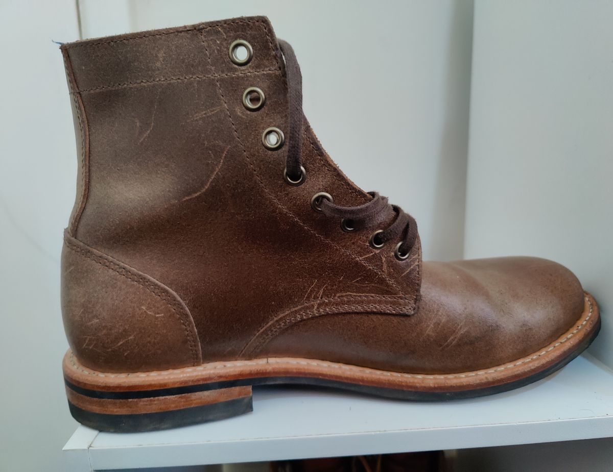 Photo by init on June 15, 2022 of the Oak Street Bootmakers Trench Boot in Horween Natural Waxed Flesh.