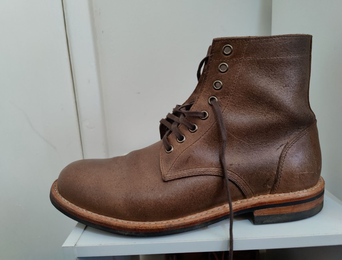 Photo by init on June 15, 2022 of the Oak Street Bootmakers Trench Boot in Horween Natural Waxed Flesh.