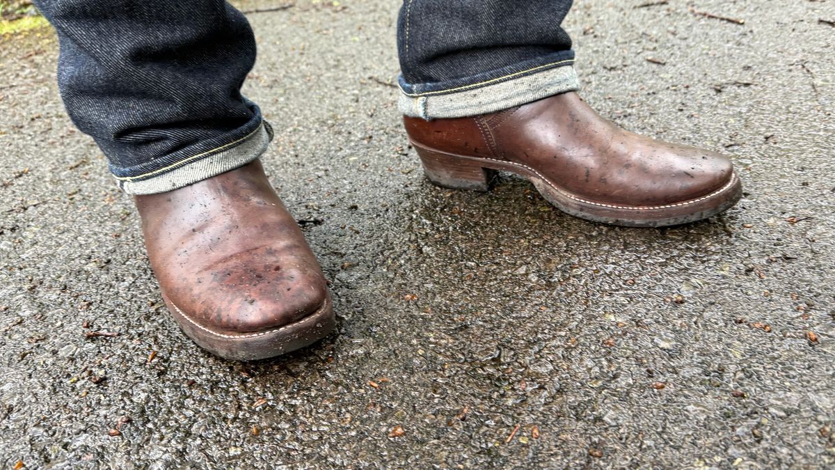 Photo by init on April 21, 2025 of the Clinch Engineer Boots 11-Inch Height in Brown-Overdyed Horsebutt.