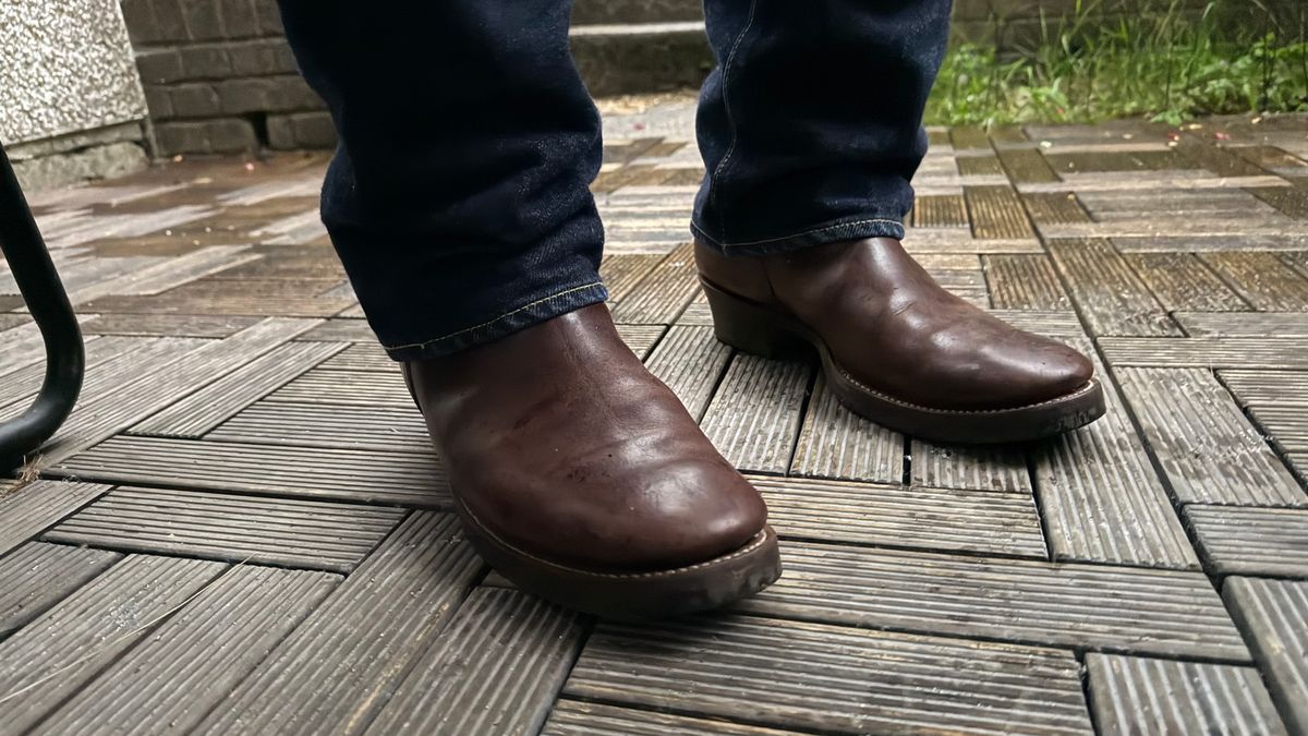 Photo by init on May 24, 2025 of the Clinch Engineer Boots 11-Inch Height in Brown-Overdyed Horsebutt.