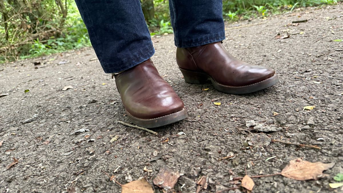 Photo by init on June 4, 2025 of the Clinch Engineer Boots 11-Inch Height in Brown-Overdyed Horsebutt.