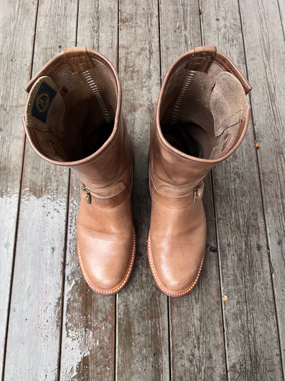 Photo by rarum2 on November 4, 2022 of the John Lofgren Wabash Engineer Boots in Horween Natural Chromexcel.